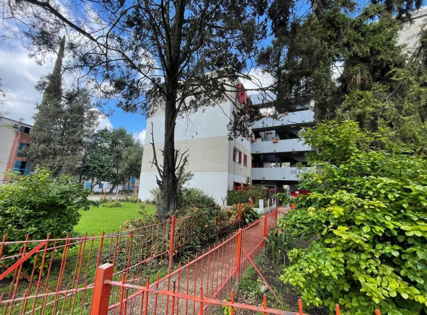 Venta Departamento en Moreno 4 ambientes 2