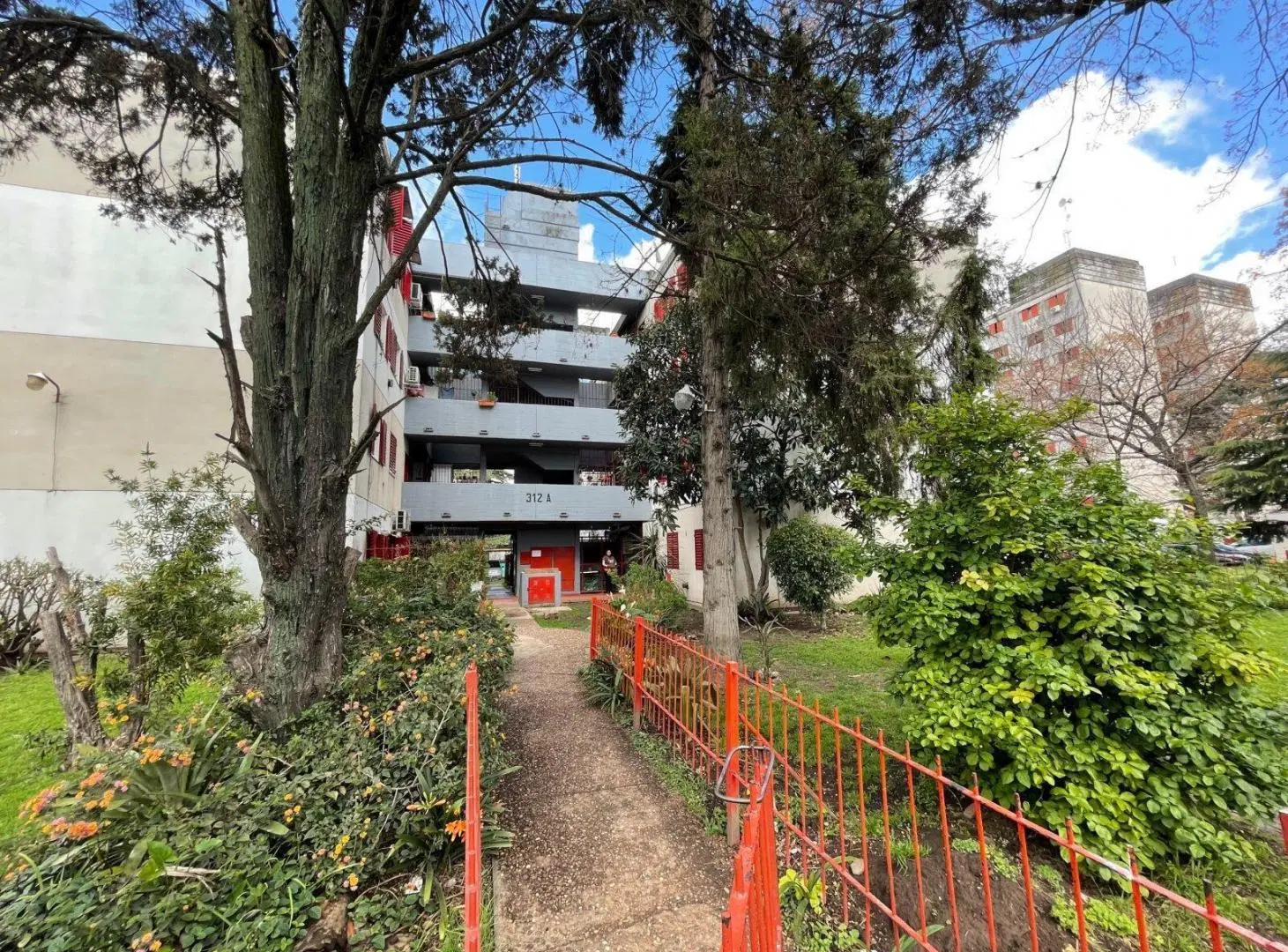 Venta Departamento en Moreno 4 ambientes 5