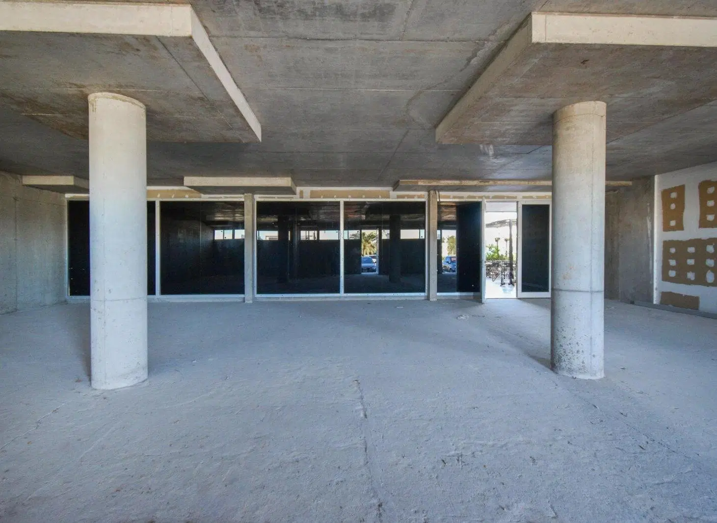 Alquiler local a estrenar c/ 3 vidrieras + 3 cocheras - VEN Street Center, Dique Luján, Tigre 4