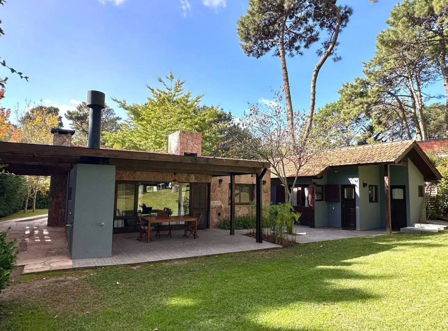 Venta casa 5 amb en lote 2000 M2 en CARILO 3