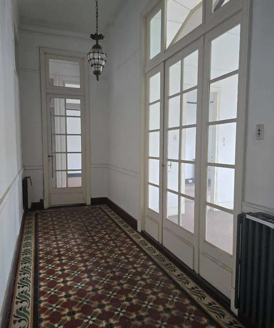 Venta depto de estilo-6amb c/ luz y balcon-ONCE 5