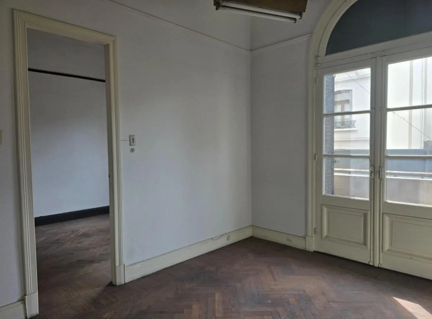 Venta depto de estilo-6amb c/ luz y balcon-ONCE 4