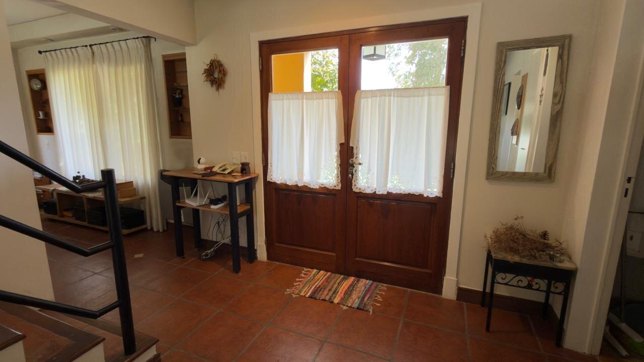 Foto de Venta Casa 5 ambientes con parrilla y pileta en el privilegiado barrio, imagen 5