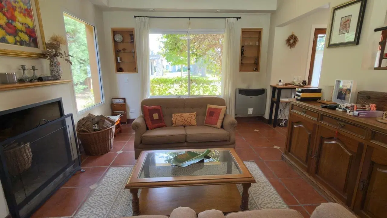 Venta Casa 5 ambientes con parrilla y pileta en el privilegiado barrio El Aromo 2