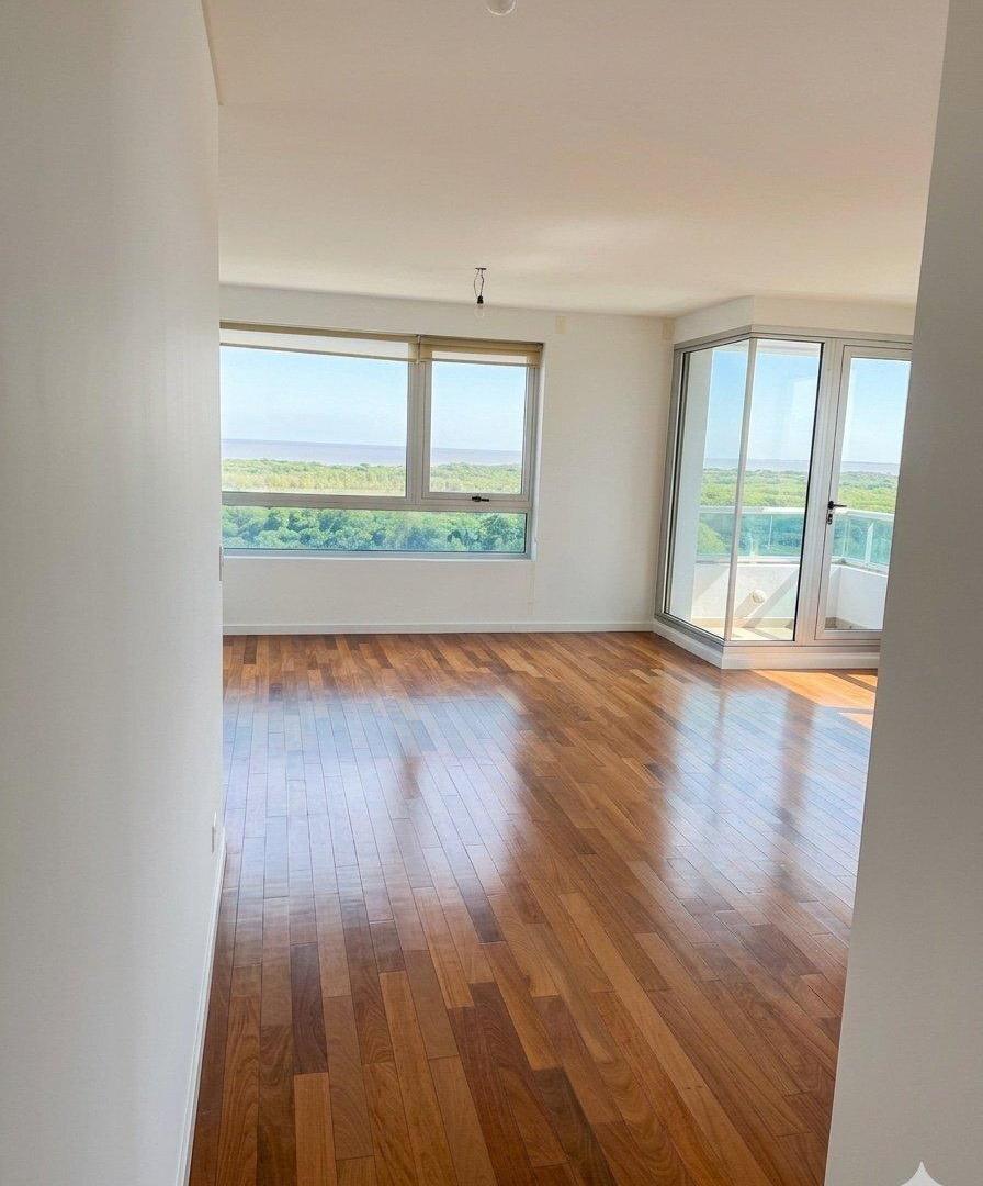 Venta Depto 2 ambientes en Puerto Madero con balcón