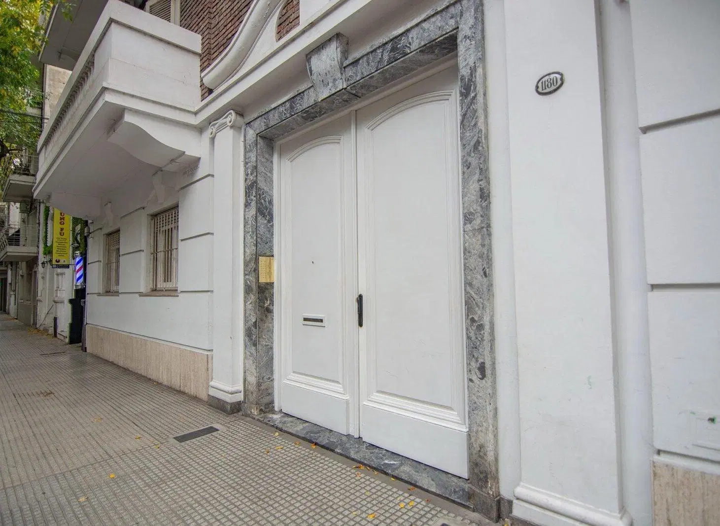Venta Dpto de 6 ambientes más dependencia y doble balcón en Belgrano 5