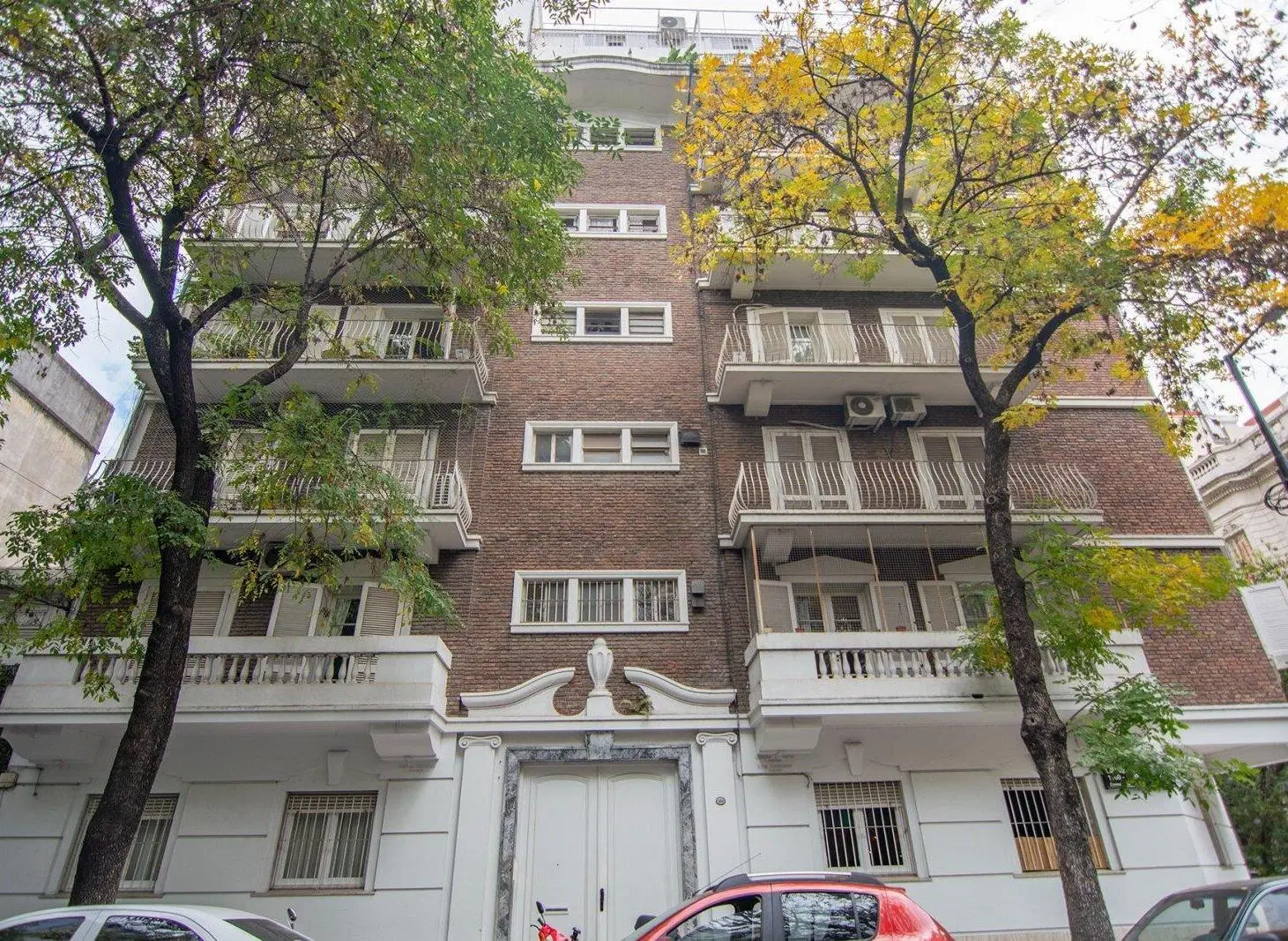 Venta Dpto de 6 ambientes más dependencia y doble balcón en Belgrano 3