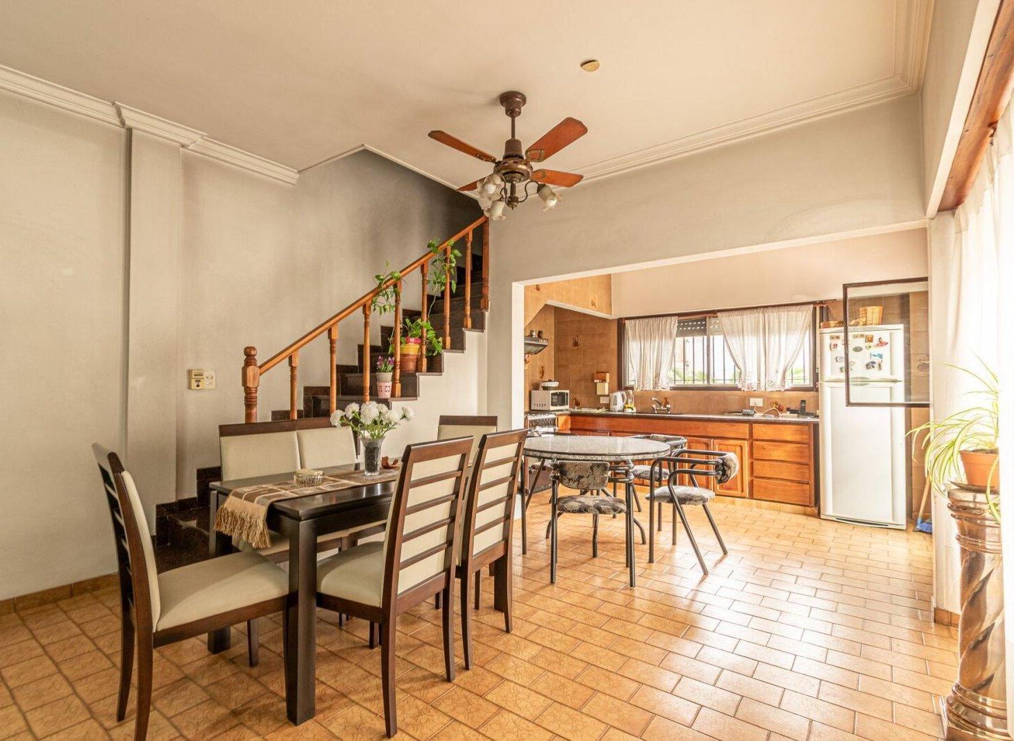 Venta Casa 5 amb. con Local Comercial y Terraza