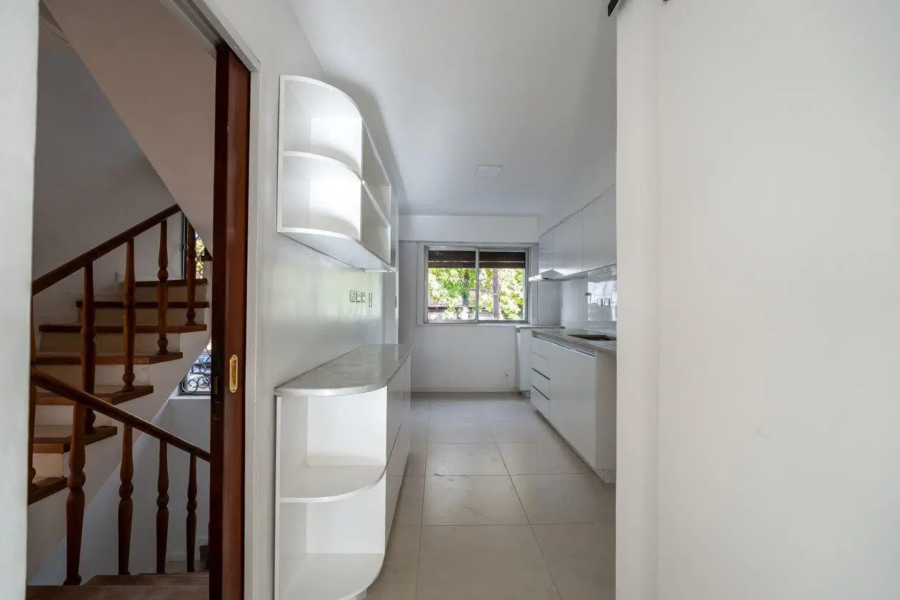 Venta Casa 5 ambientes en Martinez con jardín, pileta y cochera 3