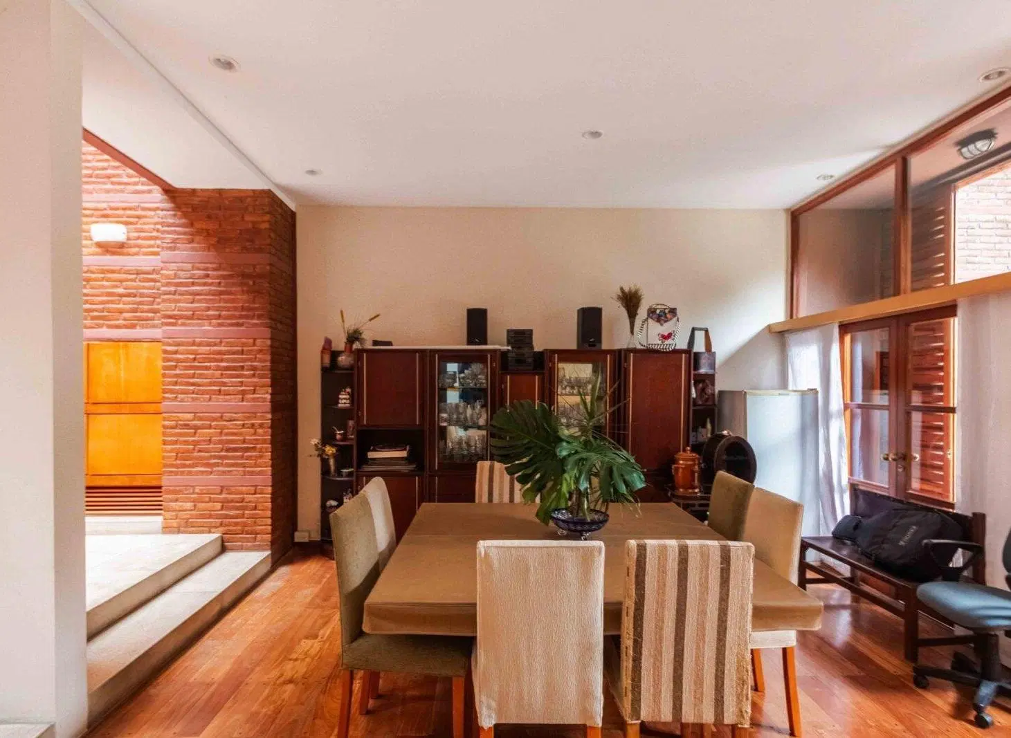 Venta Casa de 6 Ambientes, jardin,pileta,parrilla 8