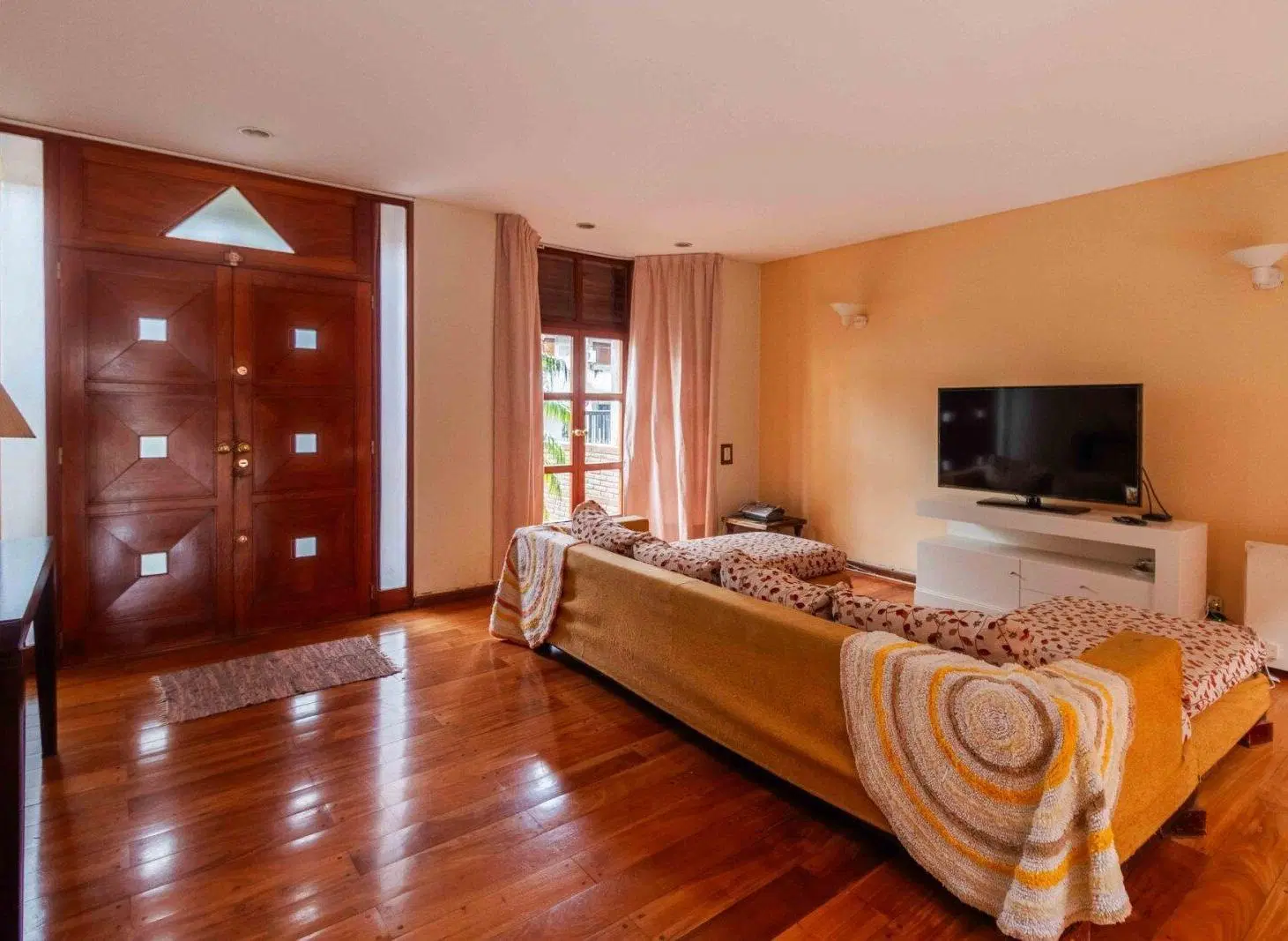 Venta Casa de 6 Ambientes, jardin,pileta,parrilla 5
