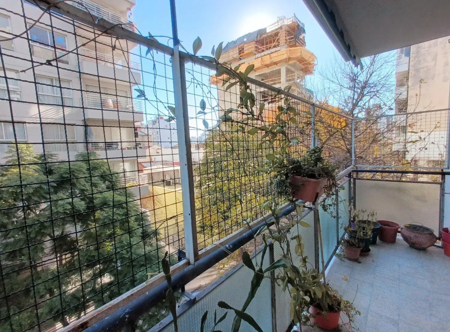 Venta 3 ambientes con dependencias y balcón al frente en Almagro 4