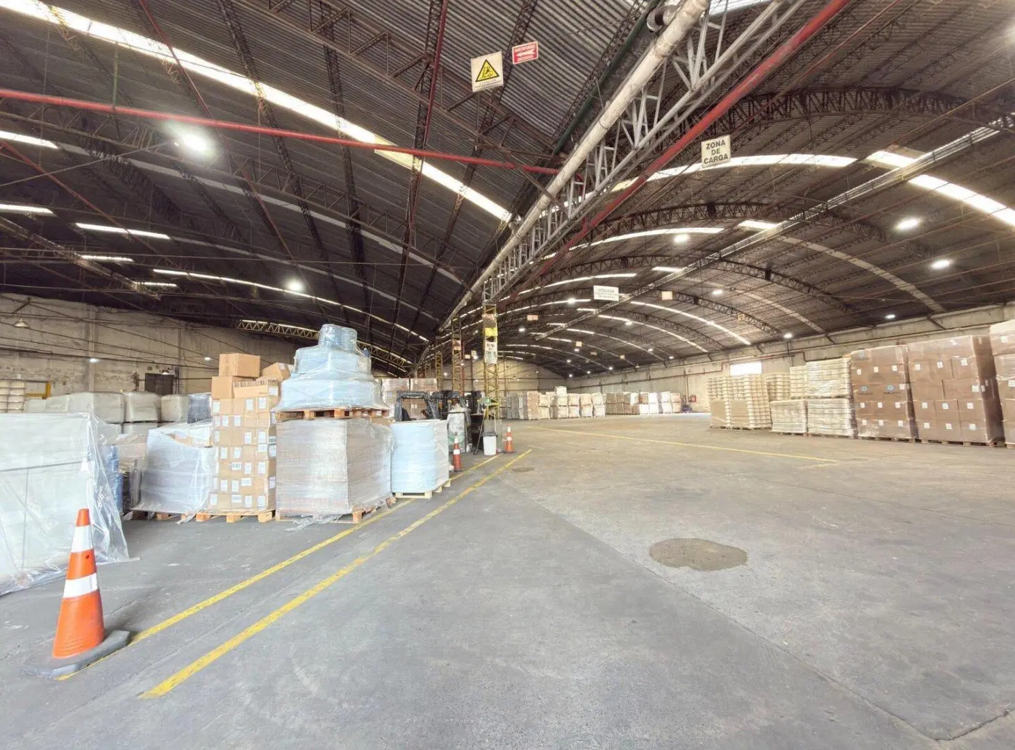 IMPORTANTE FRACCIÓN INDUSTRIAL EN VENTA – MORÓN | 10258 m² DE TERRENO + 11000 m² EDIFICADOS 4