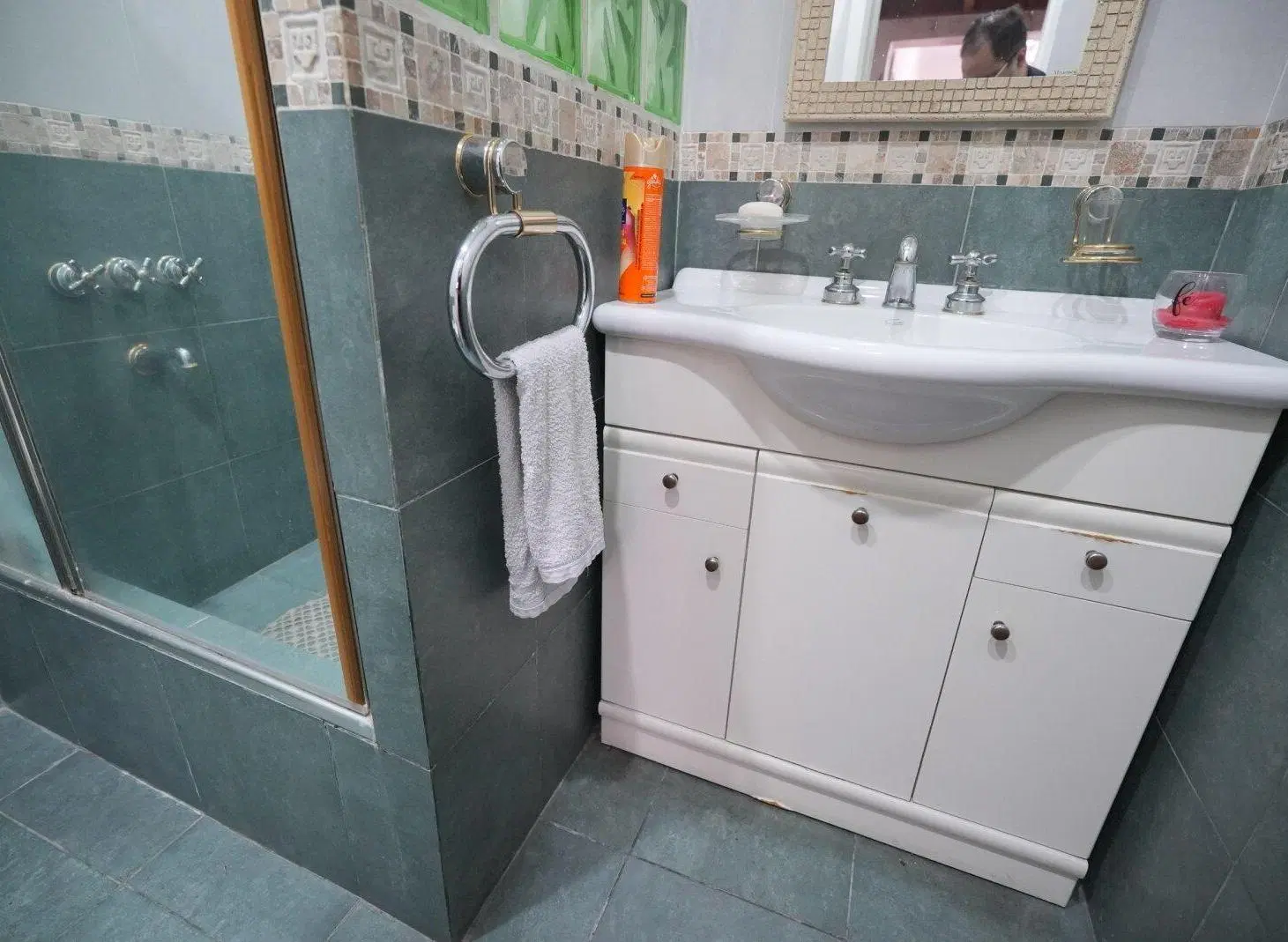 Venta casa de dos plantas con pileta, wilde. 4