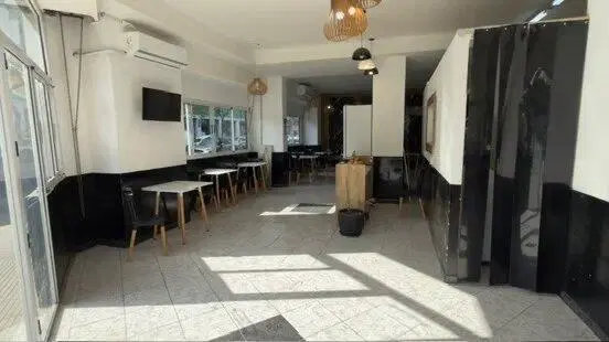 Alquiler Local en esquina de 171 m2 totales con subsuelo 4