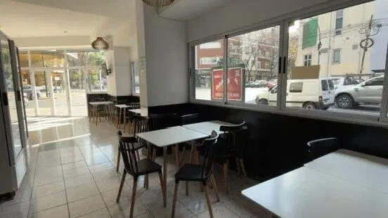Alquiler Local en esquina de 171 m2 totales con subsuelo 5