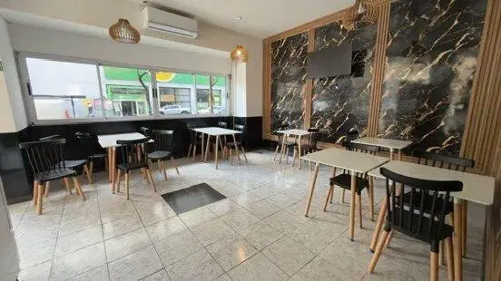 Alquiler Local en esquina de 171 m2 totales con subsuelo 3