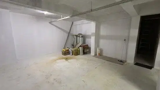 Alquiler Local en esquina de 171 m2 totales con subsuelo 3