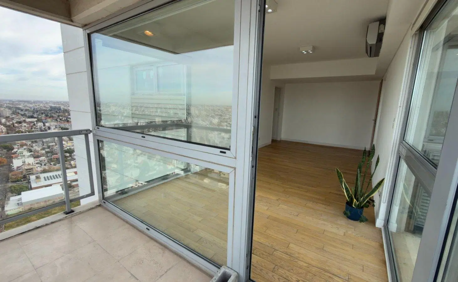 Departamento de 3 ambientes con cochera en Torre Astor Núñez 3