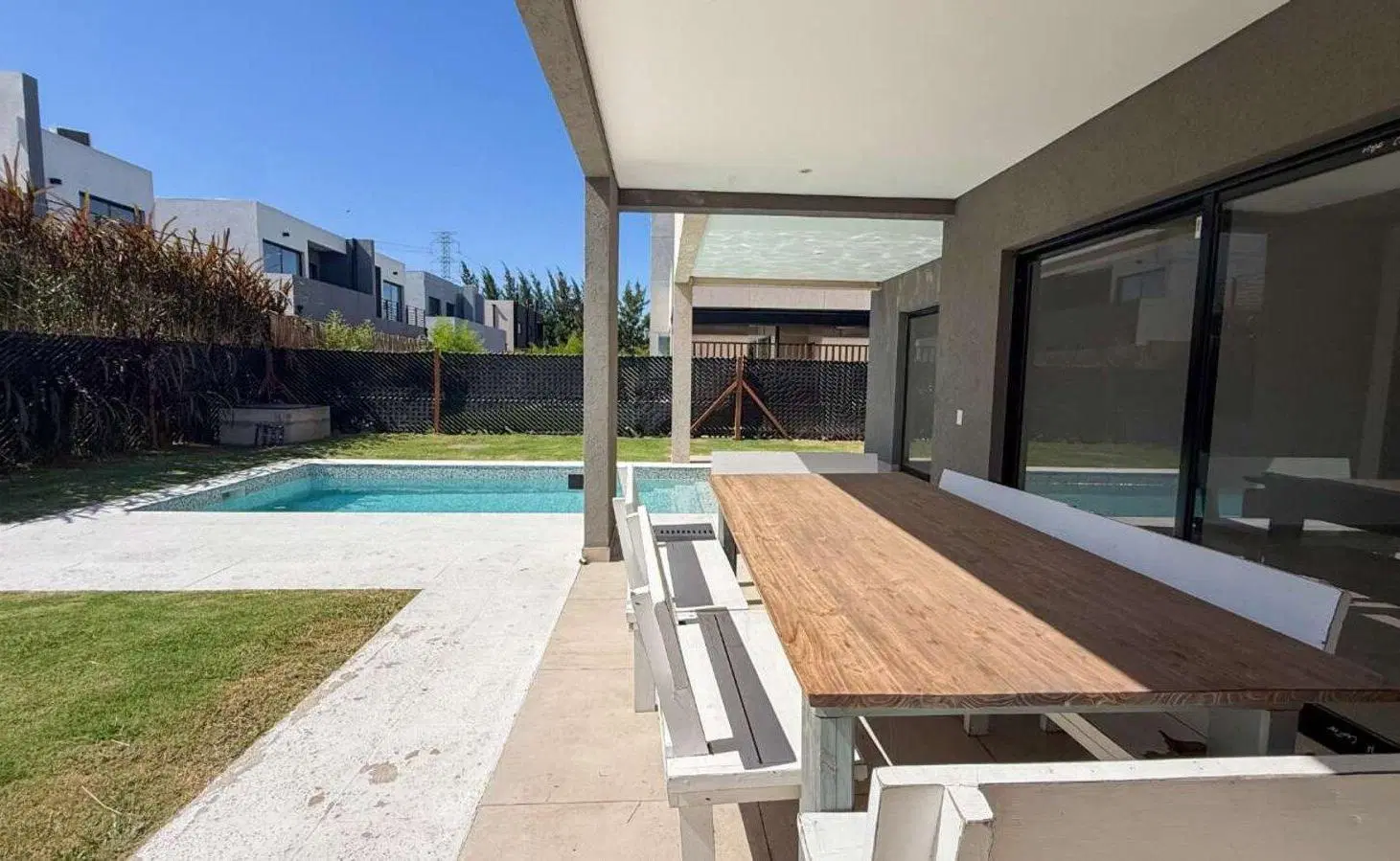 VENTA CASA 4AMB SPRINGPARK PILAR PILETA Y QUINCHO 2