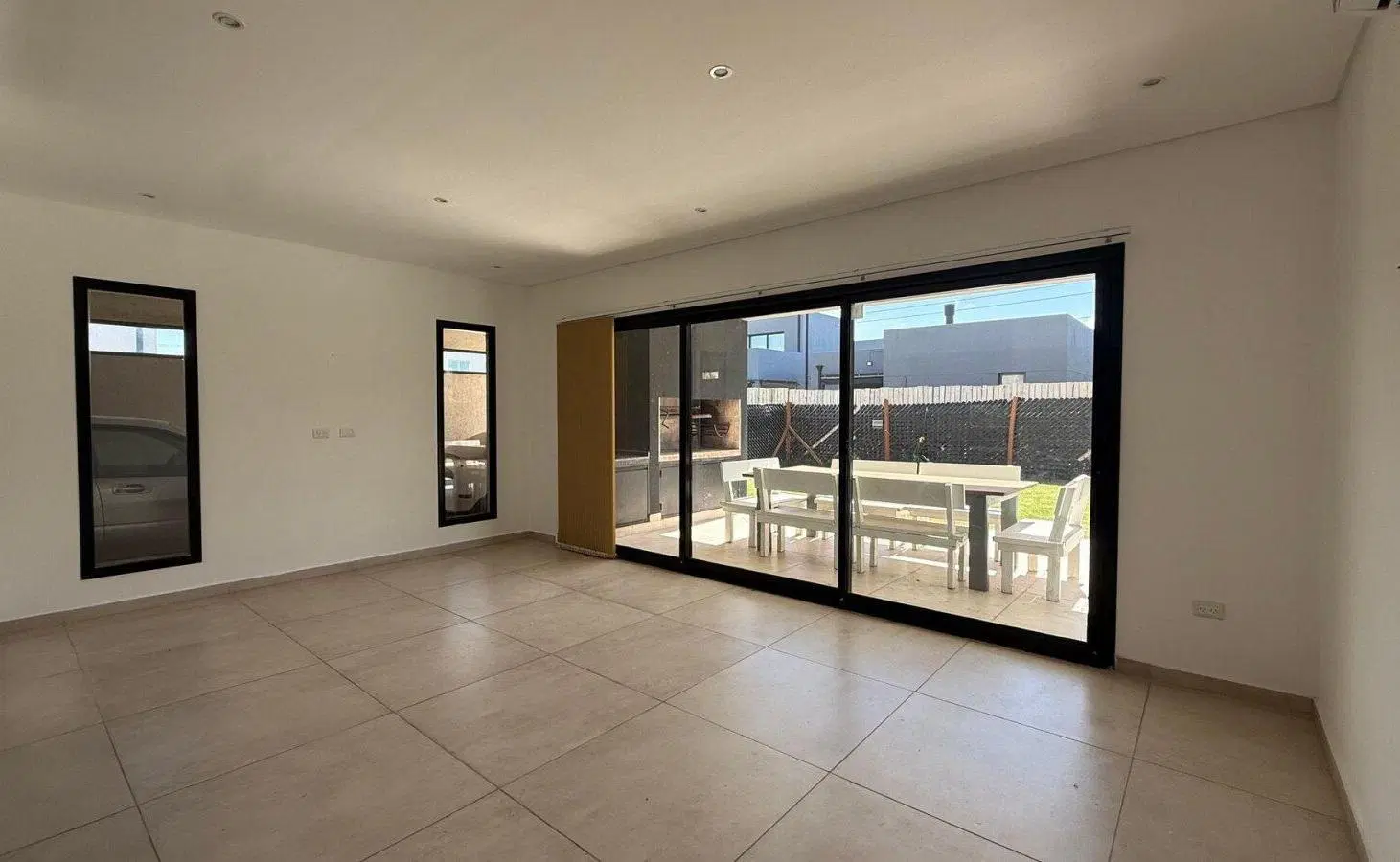 VENTA CASA 4AMB SPRINGPARK PILAR PILETA Y QUINCHO 3