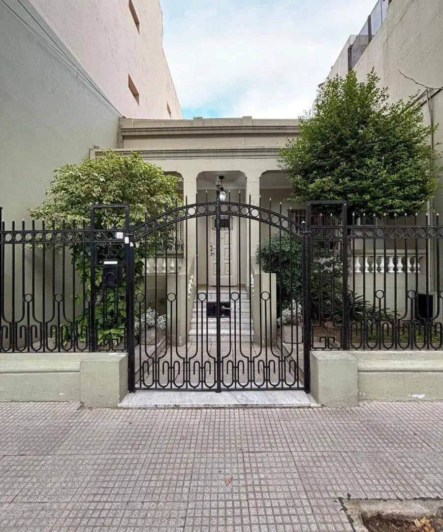 Impecable casa estilo ingles en muy buen estado 2