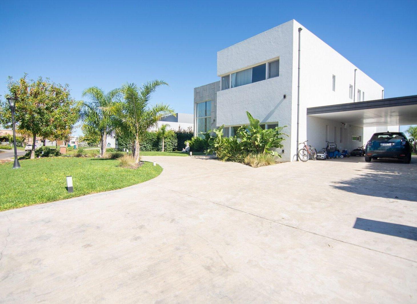 Casa 6 ambientes en venta Haras de Santa Maria El trebol vista al Golf