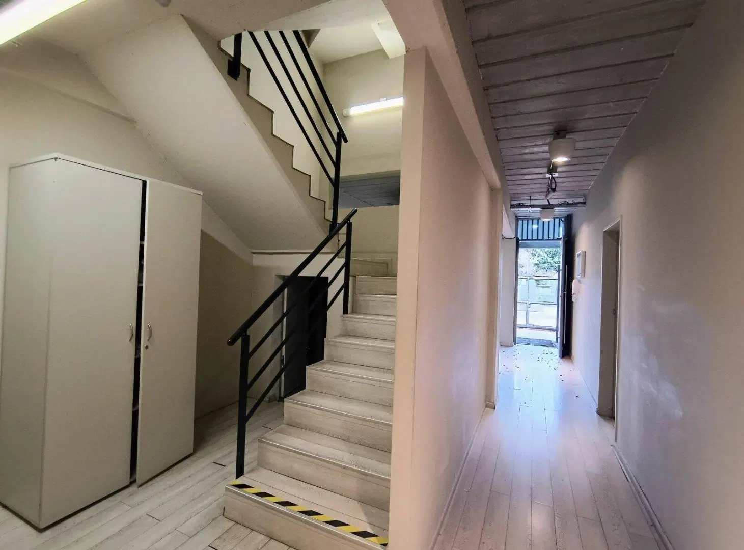 EDIFICIO CORPORATIVO INDEPENDIENTE DE 3 PLANTAS 456 m² EX SEDE LABORATORIOS IMVI VICENTE LOPEZ 4