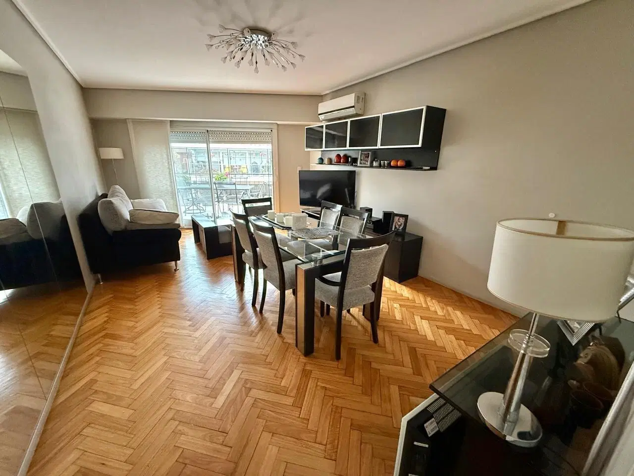 Piso 3 amb, con gran balcón aterrazado, más hab. y baño de serv., en Belgrano pegado a Las Cañitas. 5