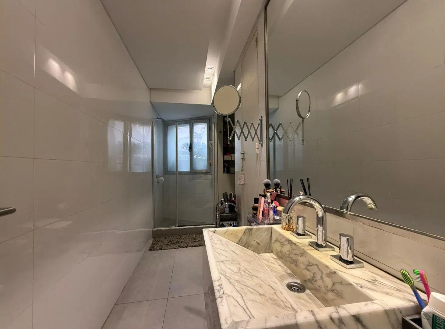 Piso 3 amb, con gran balcón aterrazado, más hab. y baño de serv., en Belgrano pegado a Las Cañitas. 3