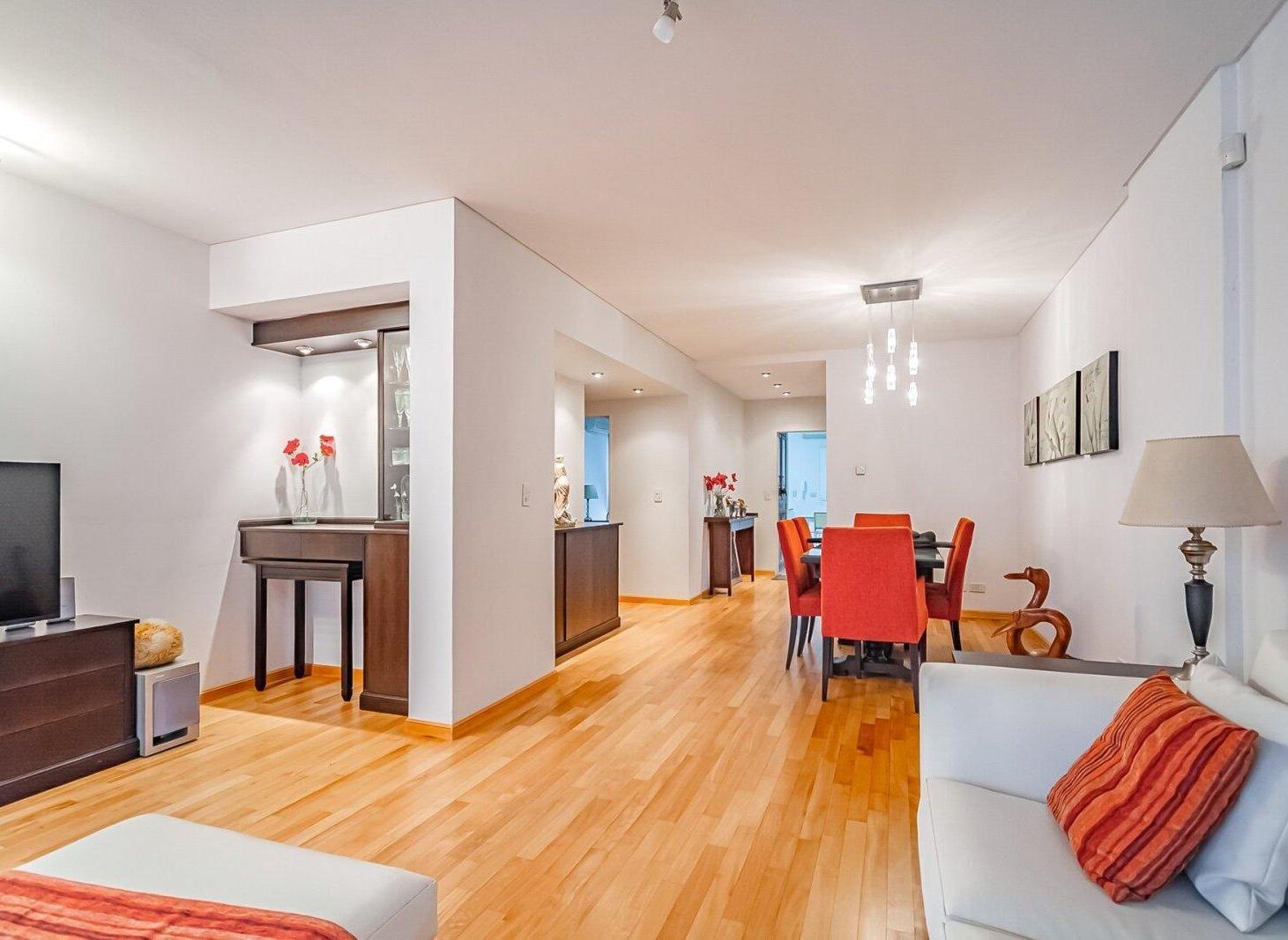 Venta Caballito 4 ambientes, 2 baños, 1 toilette, lavadero, 2 cocheras, baulera, pileta y parrilla.