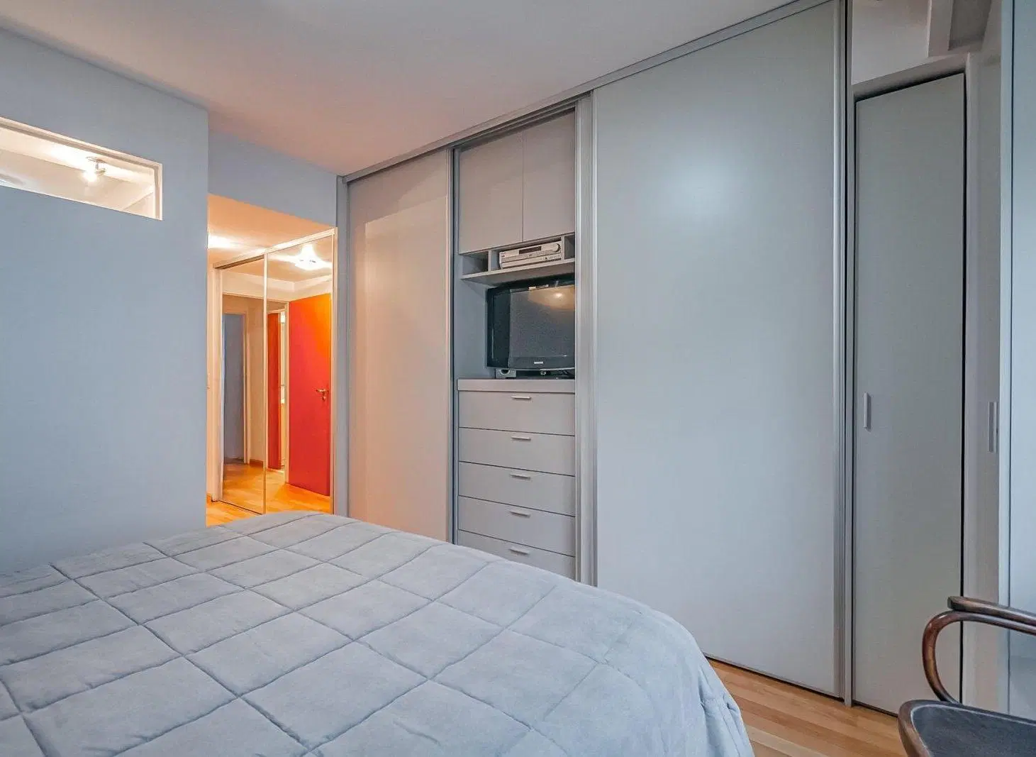 Venta Caballito  4 ambientes, 2 baños, 1 toilette, lavadero, 2 cocheras, baulera, pileta y parrilla. 5