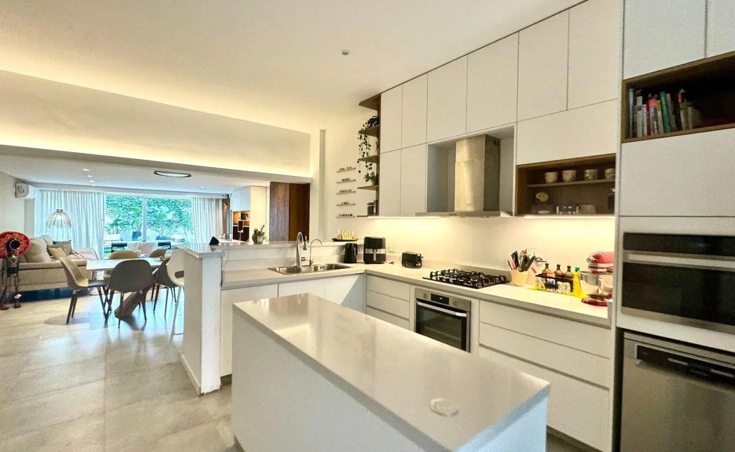 Venta casa 5amb Acassuso con piscina y quincho con parrilla 3