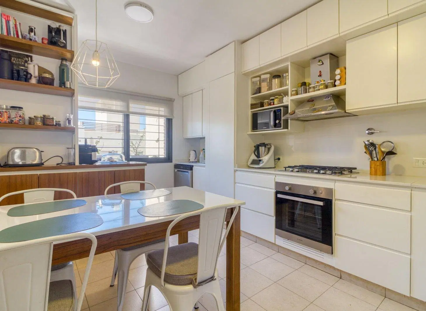 DEPARTAMENTO 4 AMBIENTES OLIVOS. BALCON. COCHERA 2