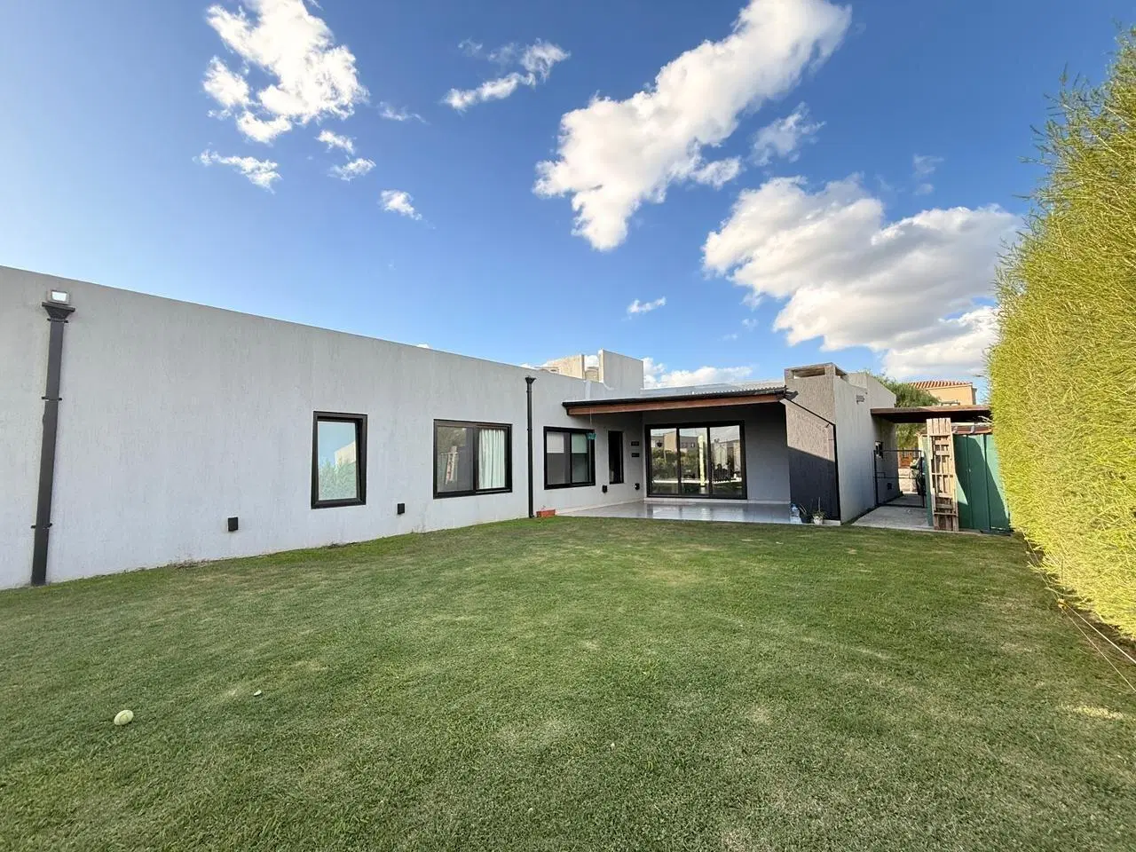 Venta Casa moderna c/pileta y parrila - Barrio San Ramiro – Pilar 3