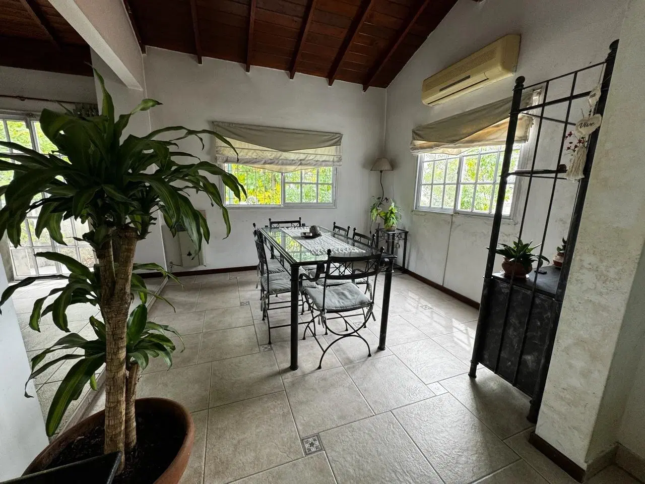 VENTA CASA 4 AMBIENTES EN  VALENTIN ALSINA 8