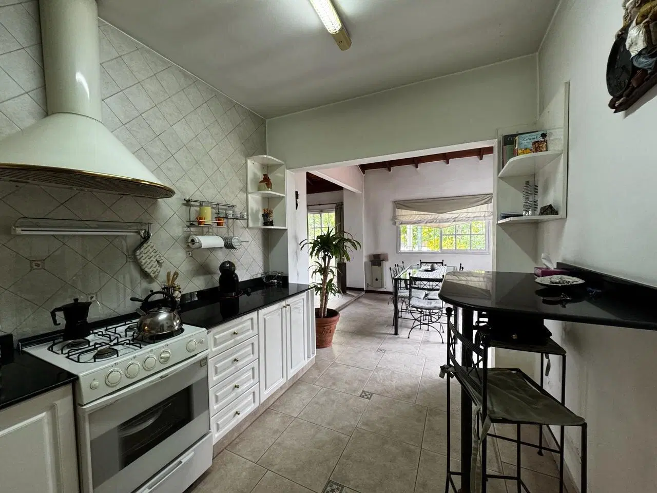 VENTA CASA 4 AMBIENTES EN  VALENTIN ALSINA 4