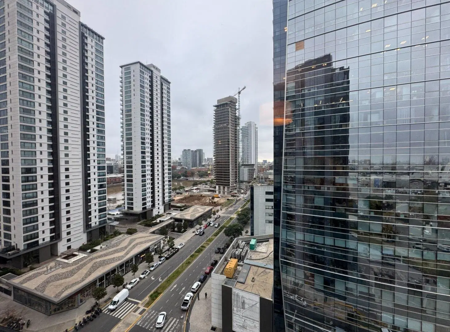 Exclusivo 3 ambientes semi amoblado en Puerto Madero con  cochera y baulera en complejo ArtMaria 2