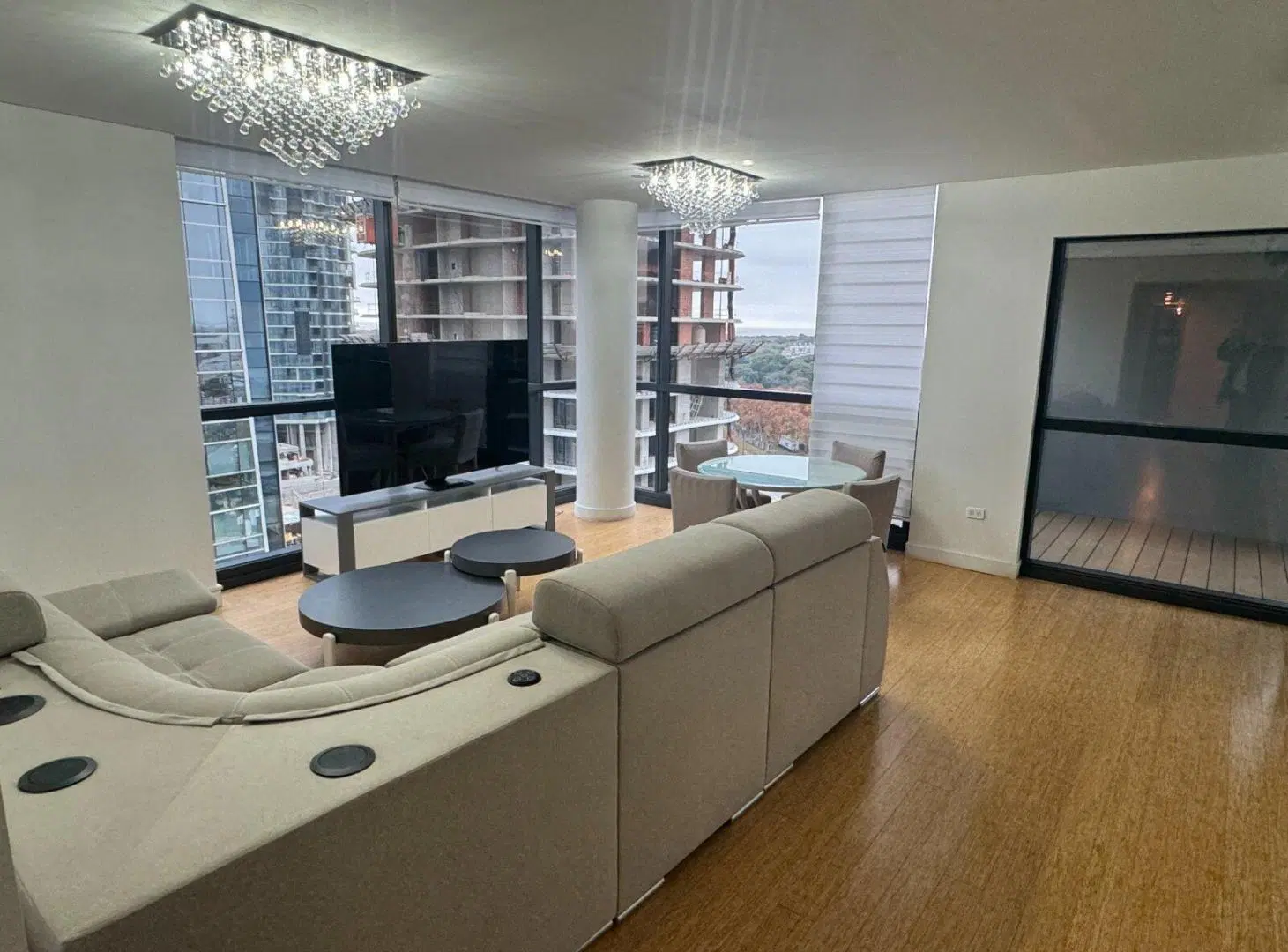 Exclusivo 3 ambientes semi amoblado en Puerto Madero con  cochera y baulera en complejo ArtMaria 4