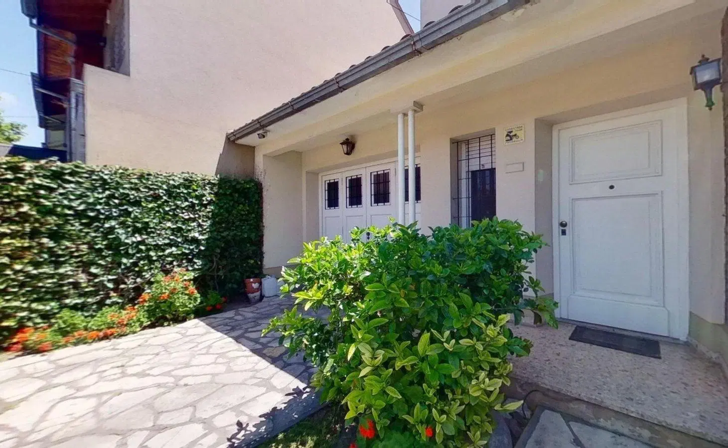 Venta casa 5 ambientes Hurlingham centro Parque Johnston 3