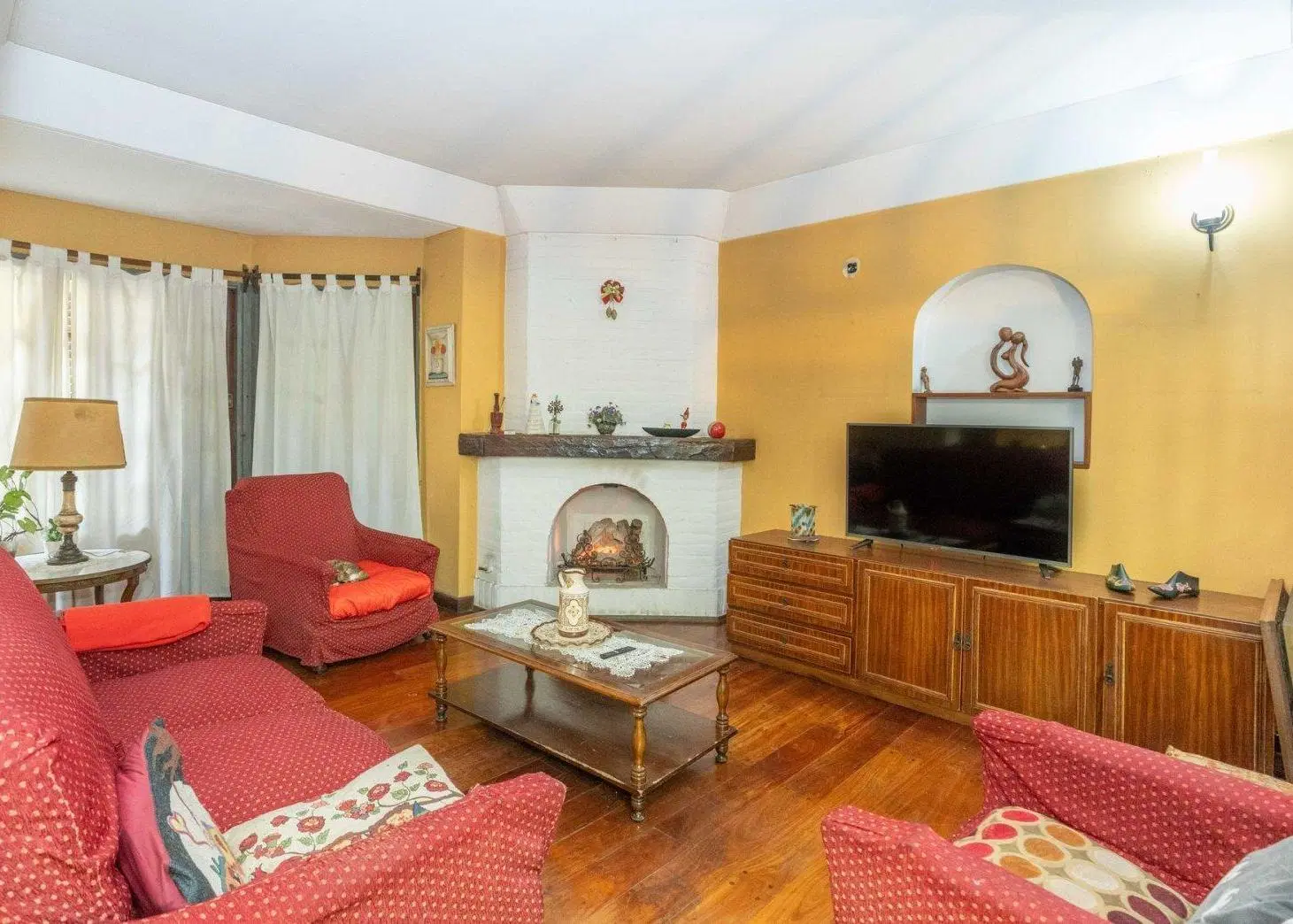 VENTA CASA CON PARQUE Y QUINCHO EN LOMAS DE ZAMORA 2