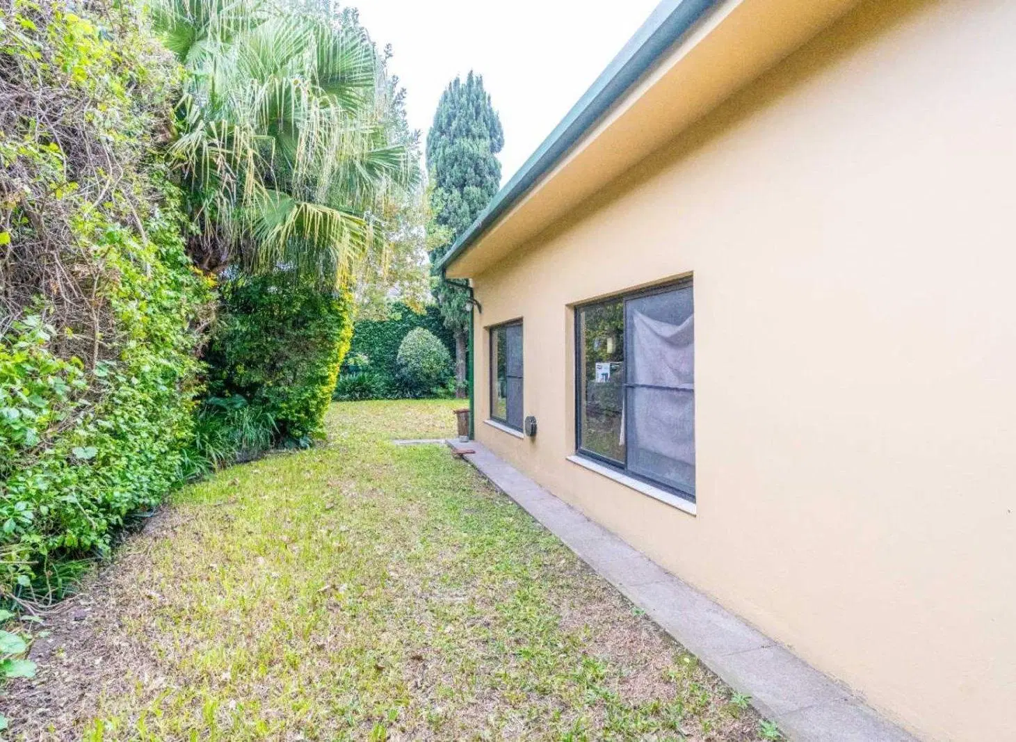 VENTA CASA CON PARQUE Y QUINCHO EN LOMAS DE ZAMORA 5
