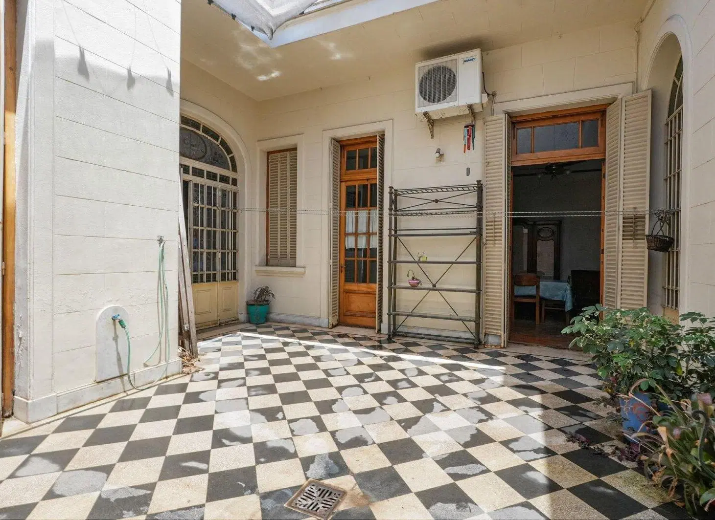 CASA EN VENTA 3 AMB ALMAGRO CON JARDIN Y COCHERA 5