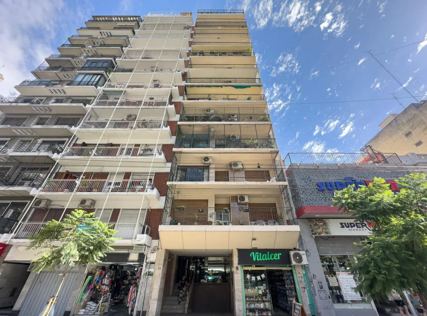 Dpto de 3 ambientes con balcón, piso alto y vista abierta en Belgrano. 3