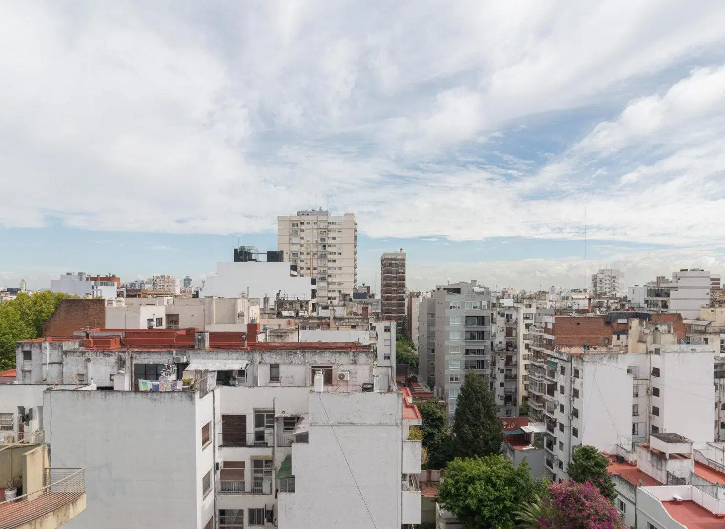 Dpto de 3 ambientes con balcón, piso alto y vista abierta en Belgrano. 2