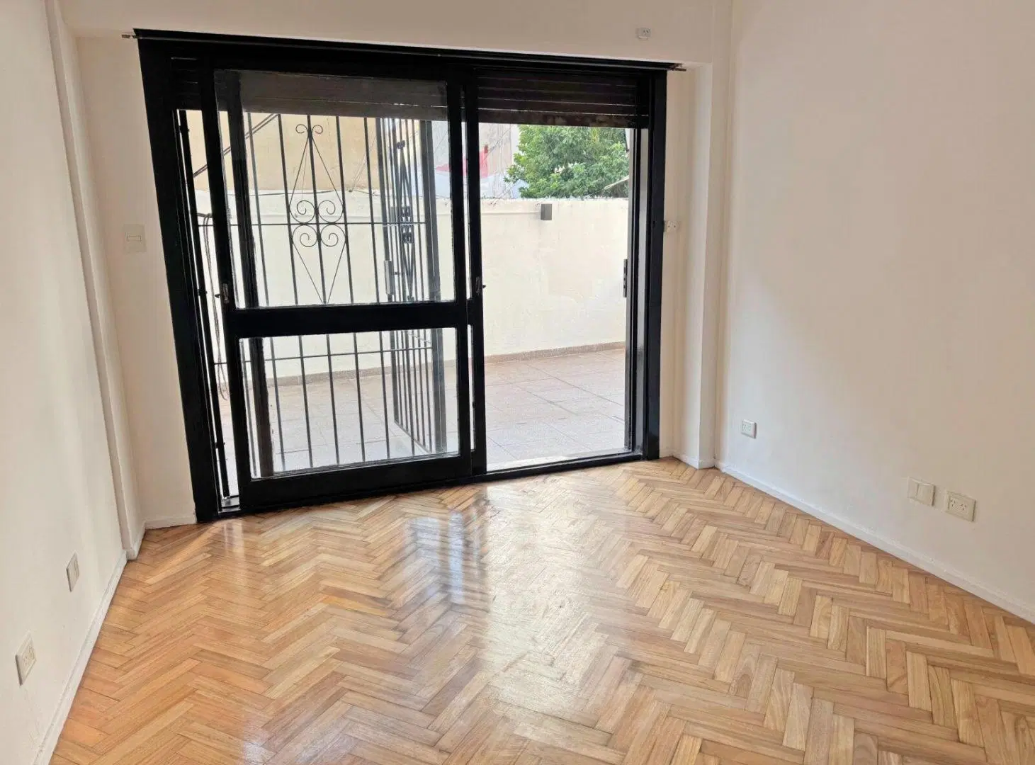ALQUILER DEPTO 2 AMB CON PATIO Y LAVADERO - RECICLADO- 1er piso x ascensor 2