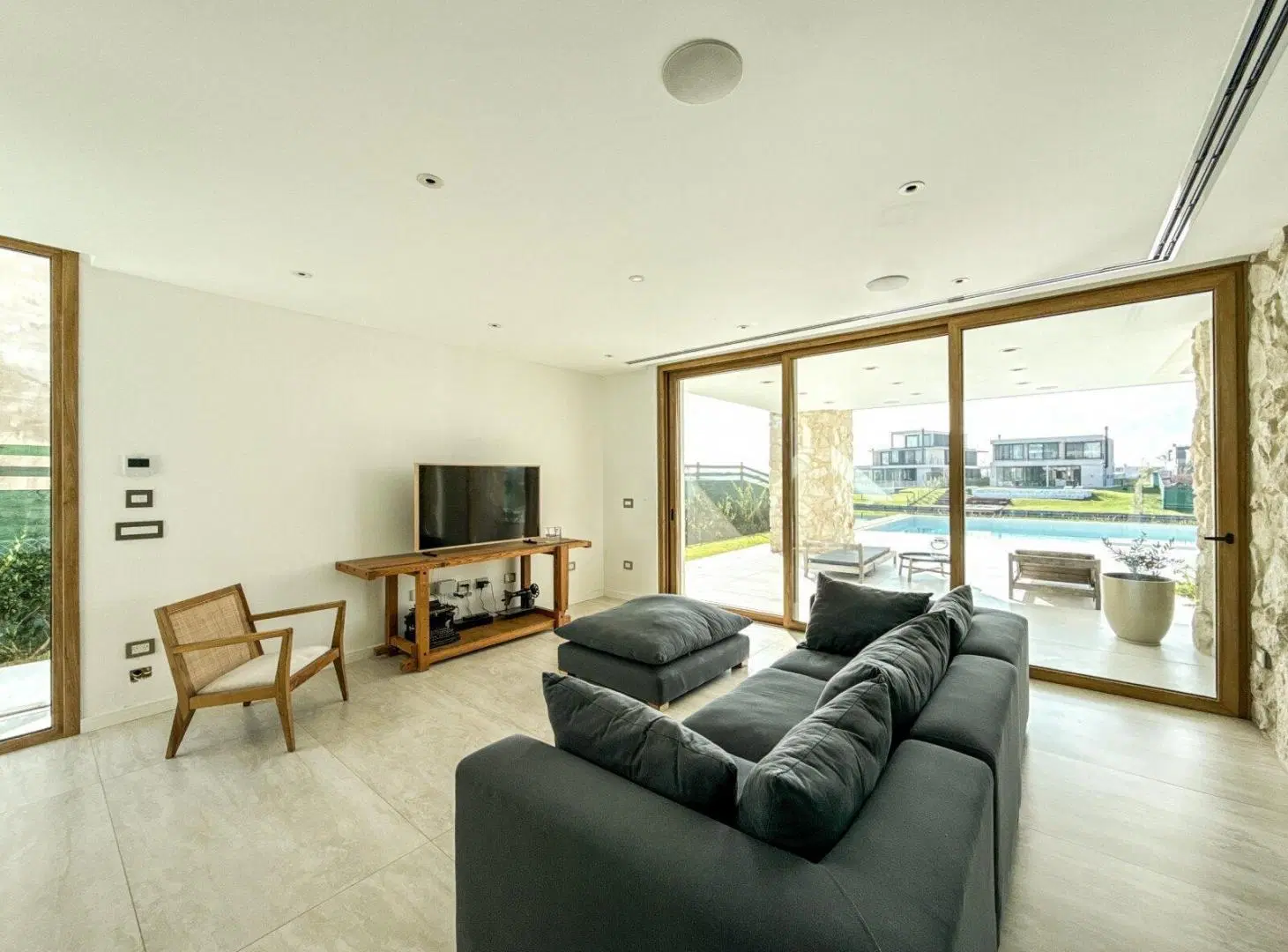 Venta Casa a la laguna 7 amb. en Barrio Los Puentes- Nordelta 3
