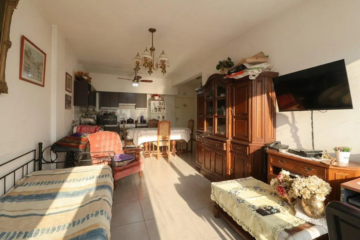 Venta Departamento 3 Ambientes Con Balcón en Monte Castro 5