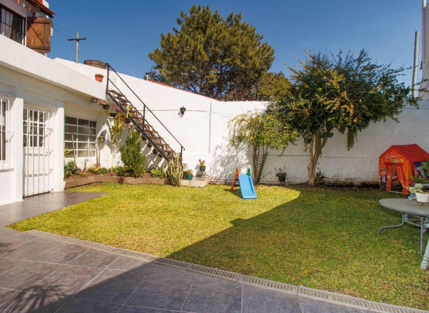 casa venta en Carapachay 5 amb. PERMUTA