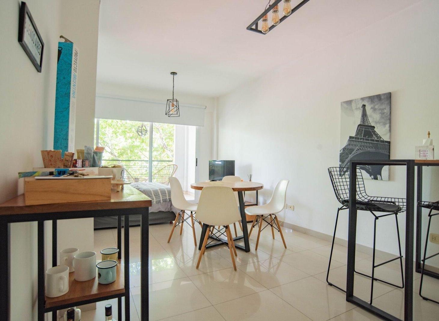 Estudio luminoso con balcón y pileta en Palermo Hollywood